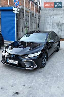 Седан Toyota Camry 2023 в Киеве