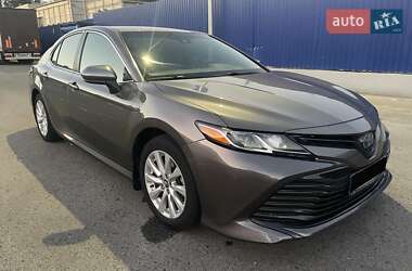 Седан Toyota Camry 2018 в Полтаве