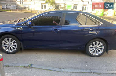 Седан Toyota Camry 2016 в Киеве