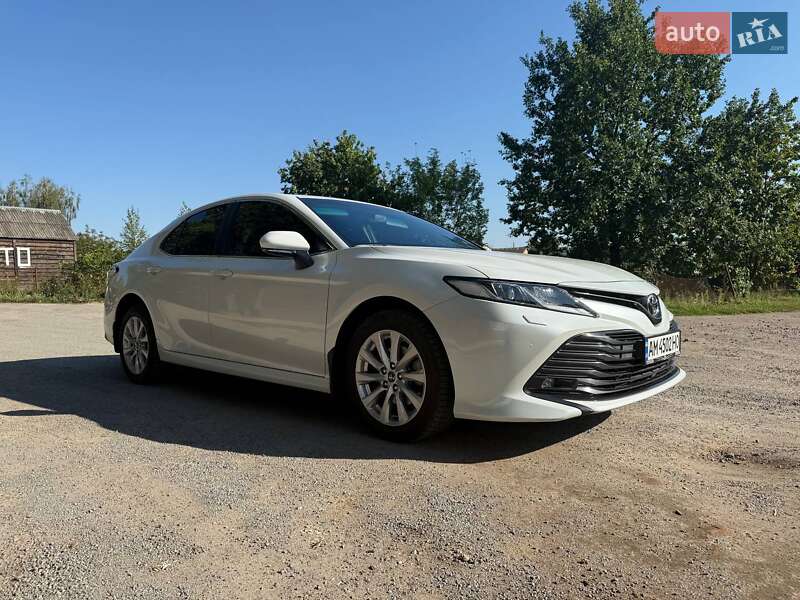 Седан Toyota Camry 2019 в Бердичеве