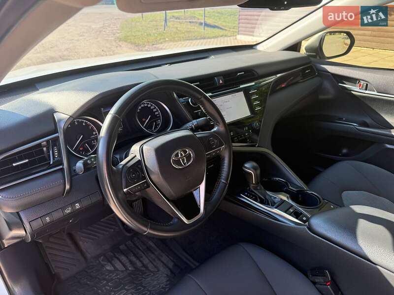 Седан Toyota Camry 2019 в Бердичеве