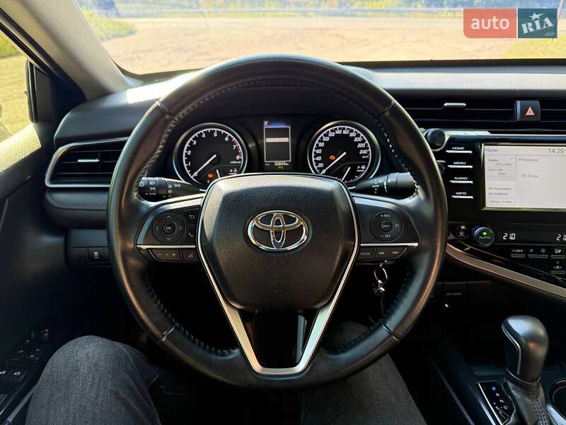 Седан Toyota Camry 2019 в Бердичеве