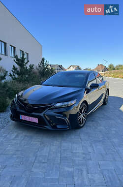 Седан Toyota Camry 2022 в Луцьку