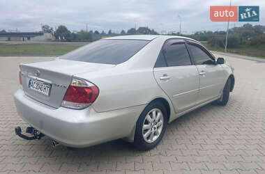Седан Toyota Camry 2004 в 