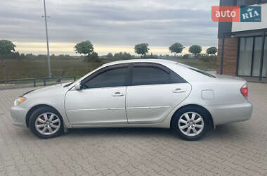 Седан Toyota Camry 2004 в 