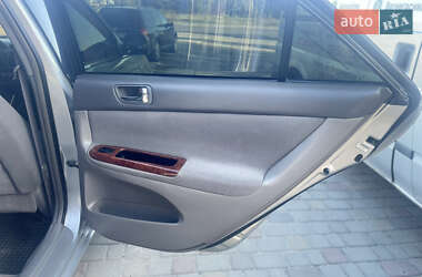 Седан Toyota Camry 2004 в 