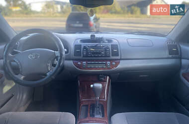 Седан Toyota Camry 2004 в 