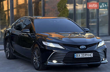 Седан Toyota Camry 2021 в Виннице