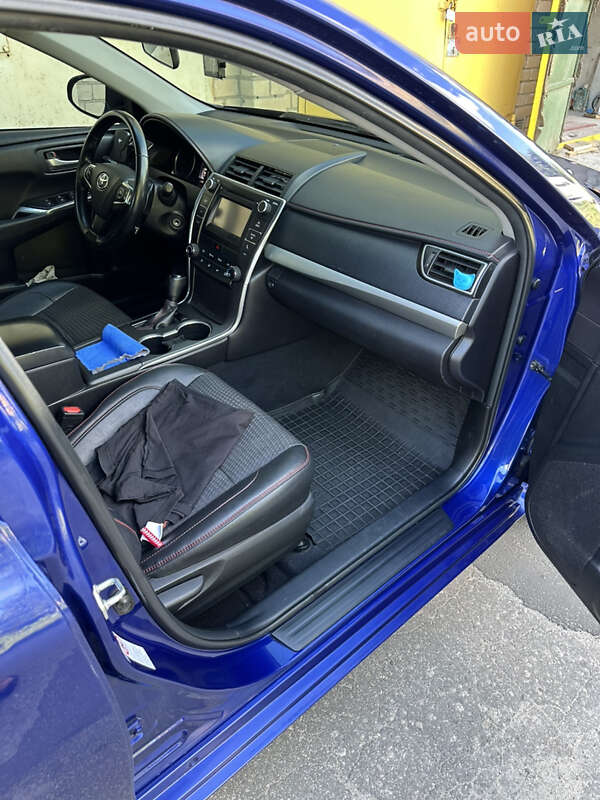 Седан Toyota Camry 2015 в Киеве