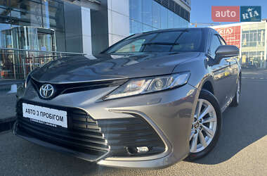Седан Toyota Camry 2023 в Киеве