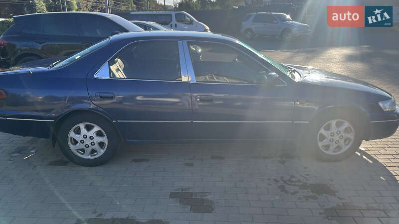 Седан Toyota Camry 1999 в Вінниці