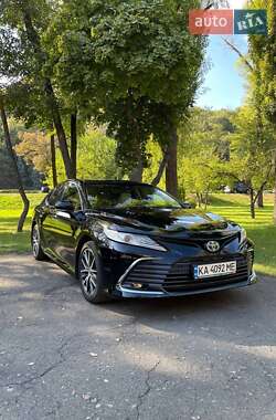 Седан Toyota Camry 2023 в Киеве