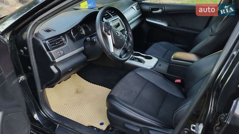 Седан Toyota Camry 2013 в Броварах