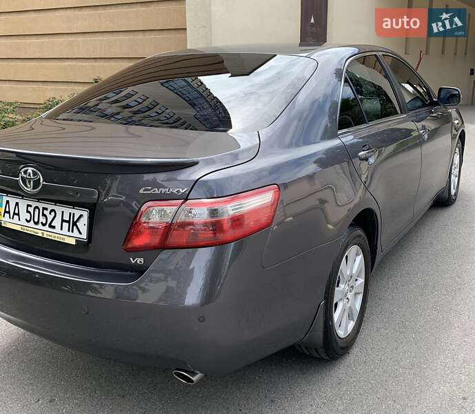 Седан Toyota Camry 2008 в Киеве