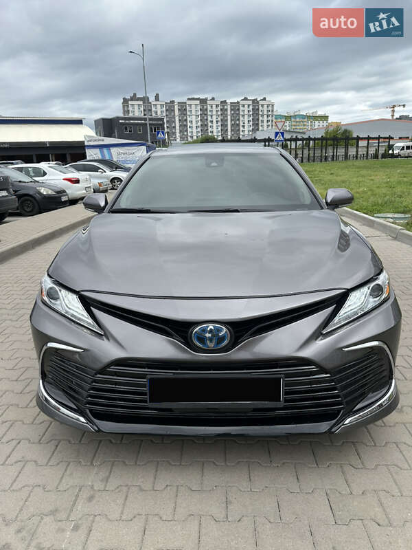 Седан Toyota Camry 2021 в Киеве