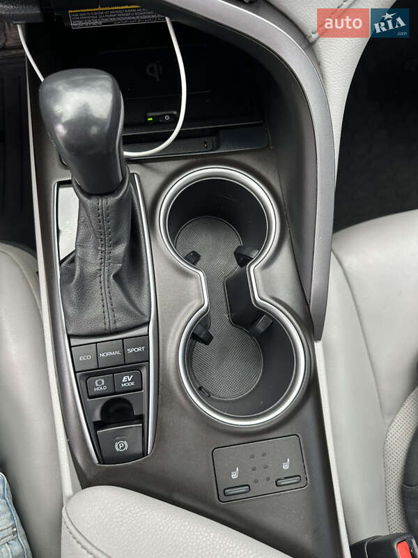 Седан Toyota Camry 2021 в Киеве