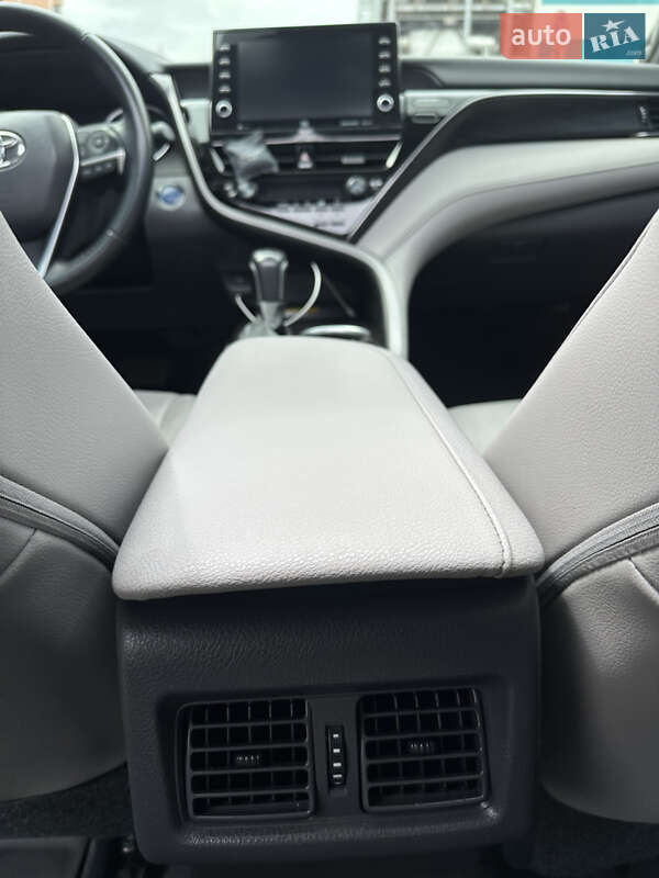 Седан Toyota Camry 2021 в Киеве