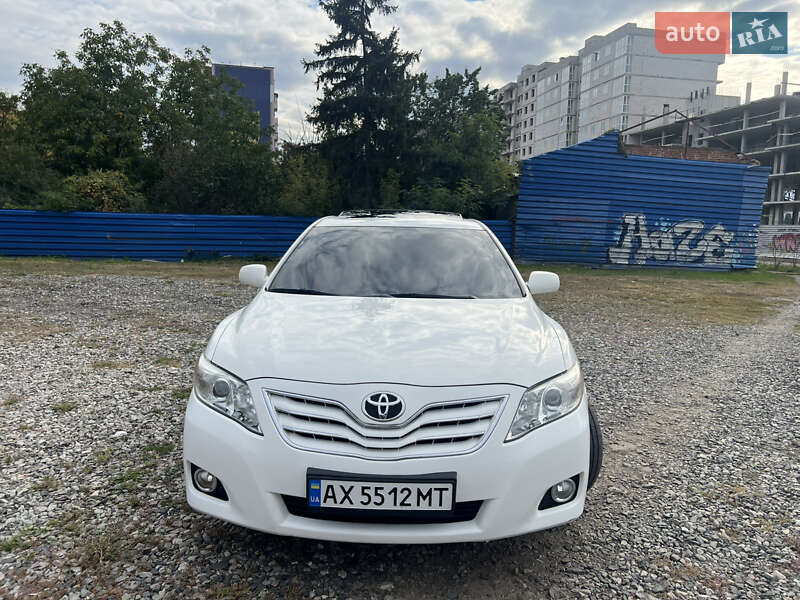 Седан Toyota Camry 2011 в Харкові