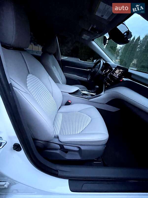 Седан Toyota Camry 2021 в Полтаві