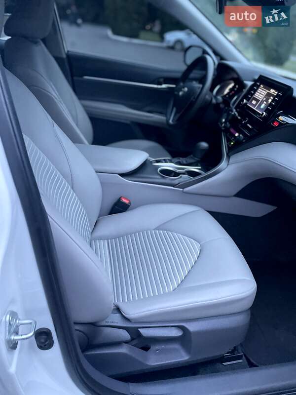 Седан Toyota Camry 2021 в Полтаві