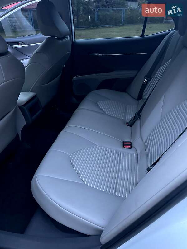 Седан Toyota Camry 2021 в Полтаві