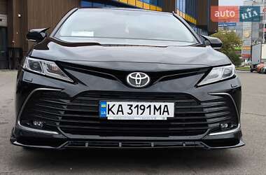 Седан Toyota Camry 2022 в Киеве