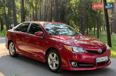 Седан Toyota Camry 2014 в Києві