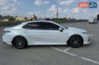 Седан Toyota Camry 2021 в 