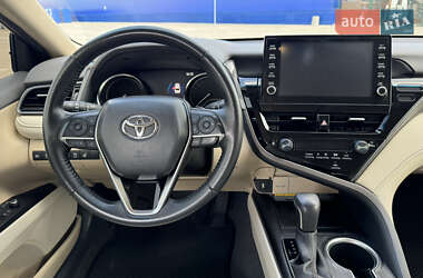 Седан Toyota Camry 2021 в 