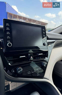 Седан Toyota Camry 2021 в 
