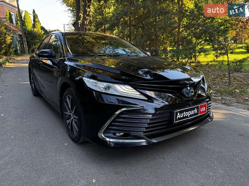 Седан Toyota Camry 2022 в Киеве