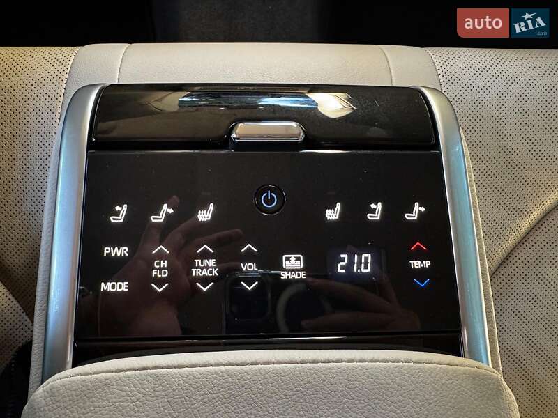 Седан Toyota Camry 2022 в Киеве