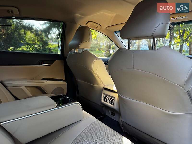 Седан Toyota Camry 2022 в Киеве