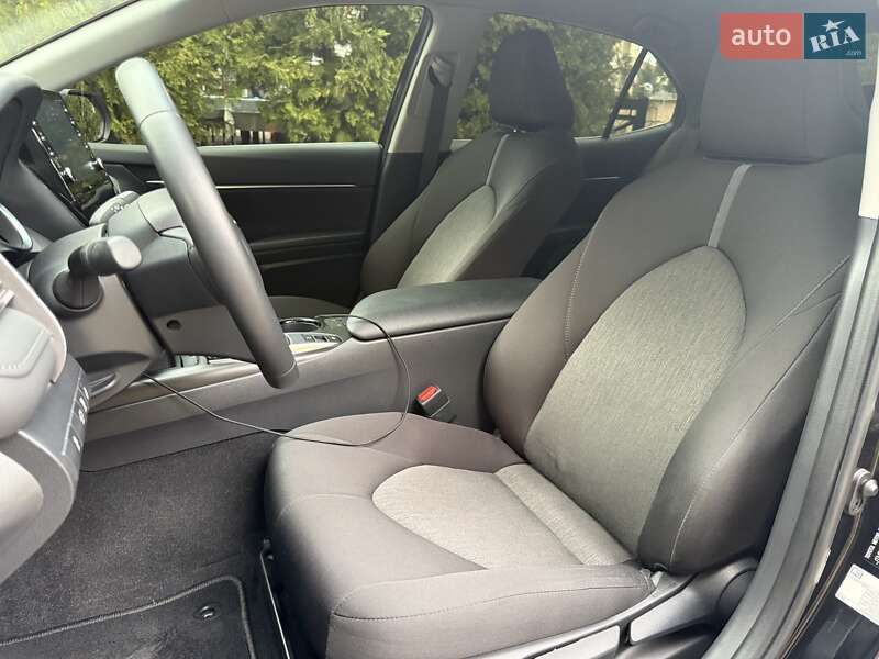 Седан Toyota Camry 2024 в Києві