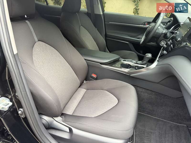 Седан Toyota Camry 2024 в Києві
