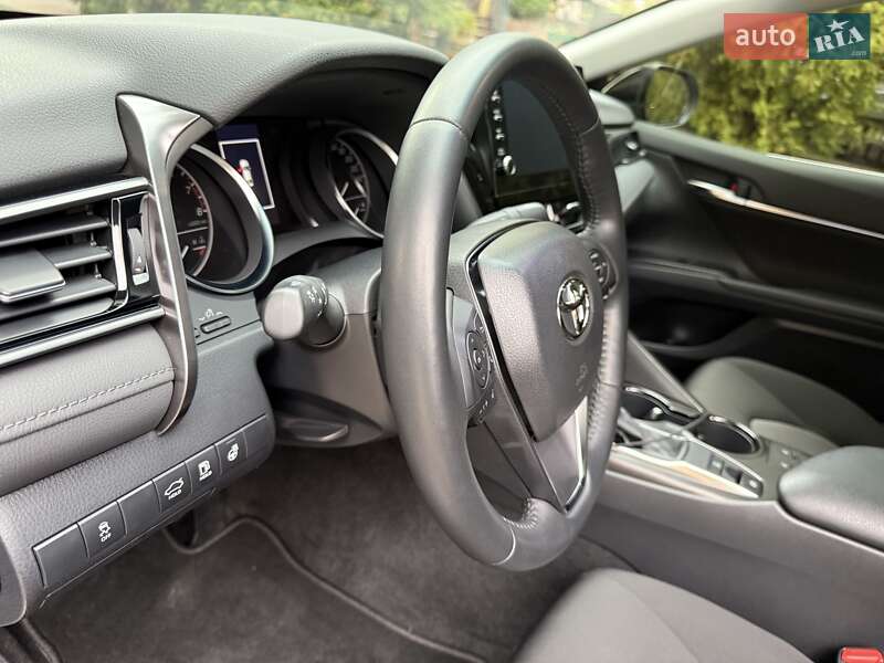Седан Toyota Camry 2024 в Києві