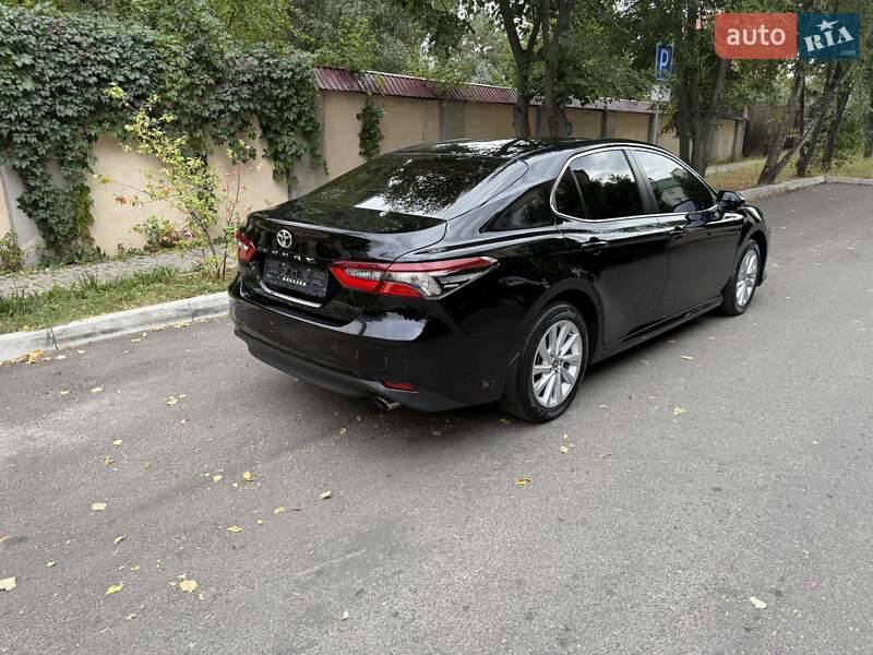 Седан Toyota Camry 2024 в Києві