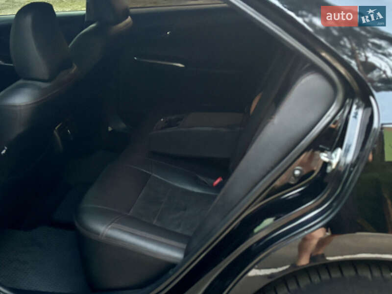 Седан Toyota Camry 2016 в Лебедині