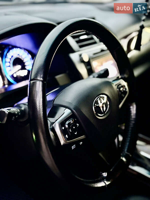 Седан Toyota Camry 2016 в Лебедині