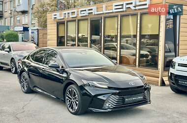 Седан Toyota Camry 2025 в Киеве
