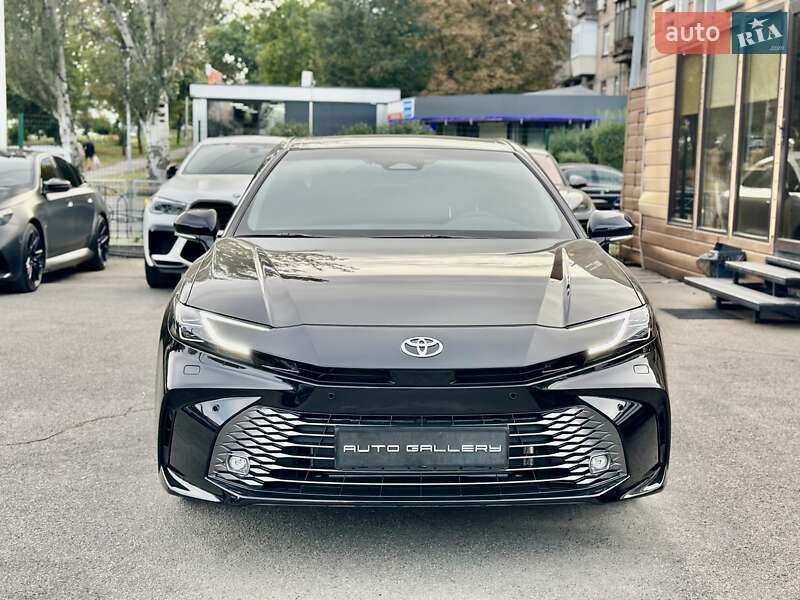 Седан Toyota Camry 2025 в Киеве