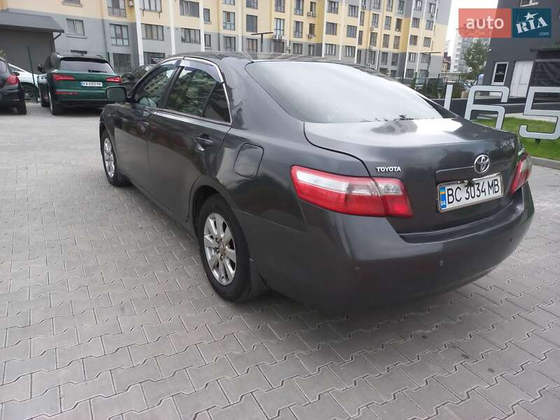 Седан Toyota Camry 2007 в Львові