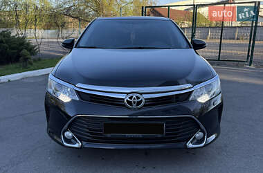 Седан Toyota Camry 2017 в Киеве
