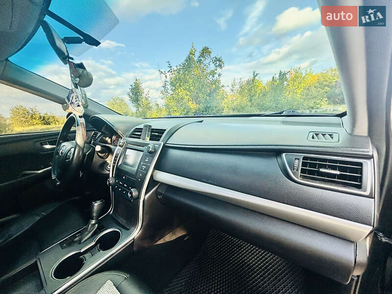 Седан Toyota Camry 2015 в Гайсине