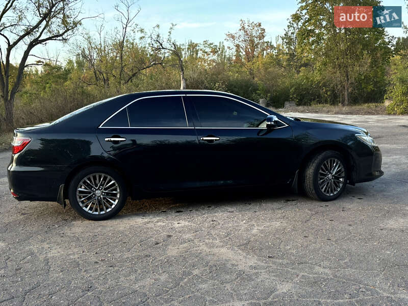 Седан Toyota Camry 2015 в Покрові