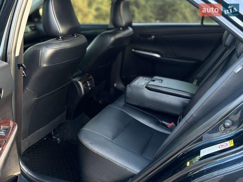 Седан Toyota Camry 2015 в Покрові