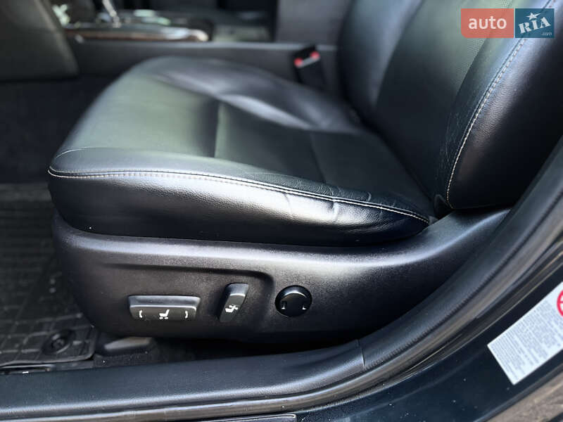 Седан Toyota Camry 2015 в Покрові