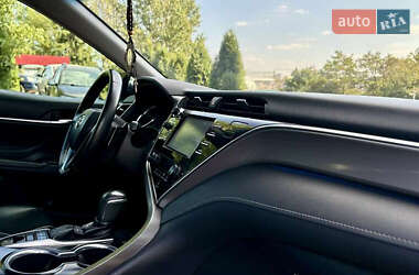 Седан Toyota Camry 2018 в 