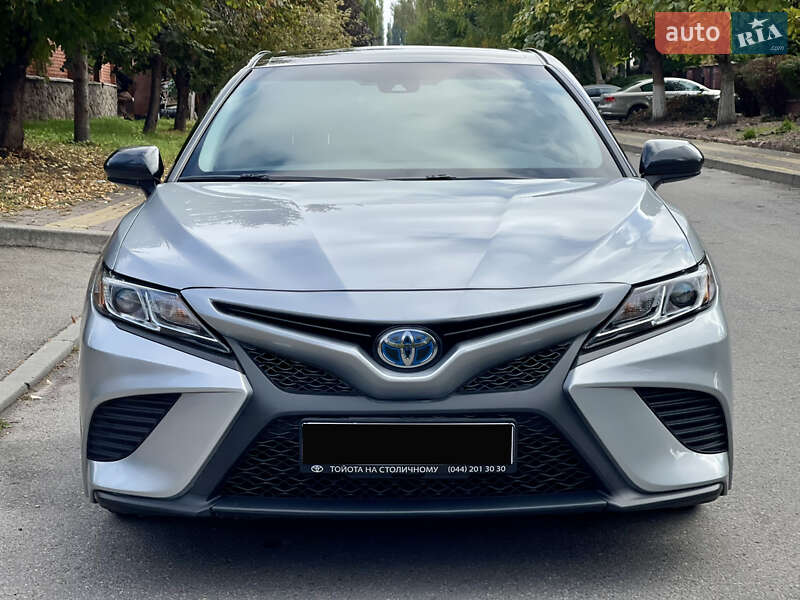 Седан Toyota Camry 2020 в Киеве