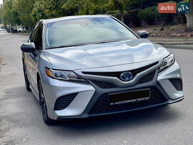 Седан Toyota Camry 2020 в Киеве